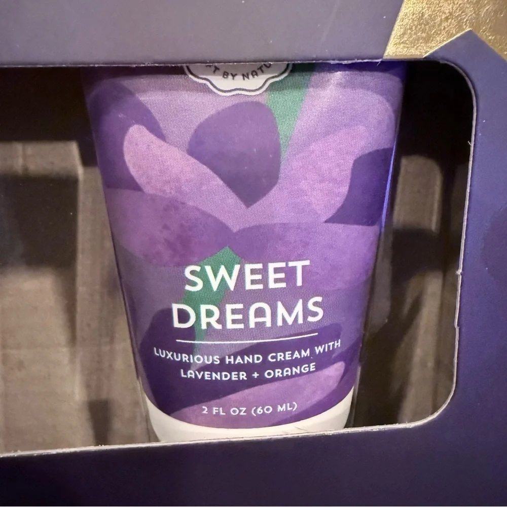 New! Woolzies Cozy Nights Hand cream set
